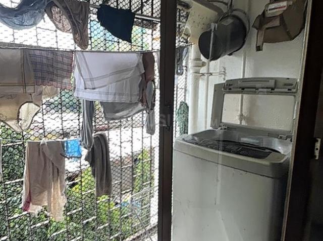 2 BHK Apartment in Malad West for resale Mumbai. The reference number is 18323457