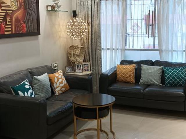 2 BHK Apartment in Malad West for resale Mumbai. The reference number is 19383055