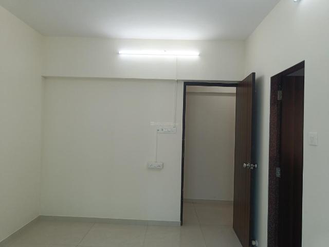 2 BHK Apartment in Malad West for resale Mumbai. The reference number is 19761935