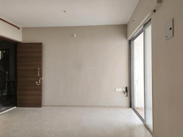 2 BHK Apartment in Malad West for resale Mumbai. The reference number is 19961318