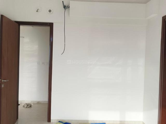 2 BHK Apartment in Malad West for resale Mumbai. The reference number is 20021576