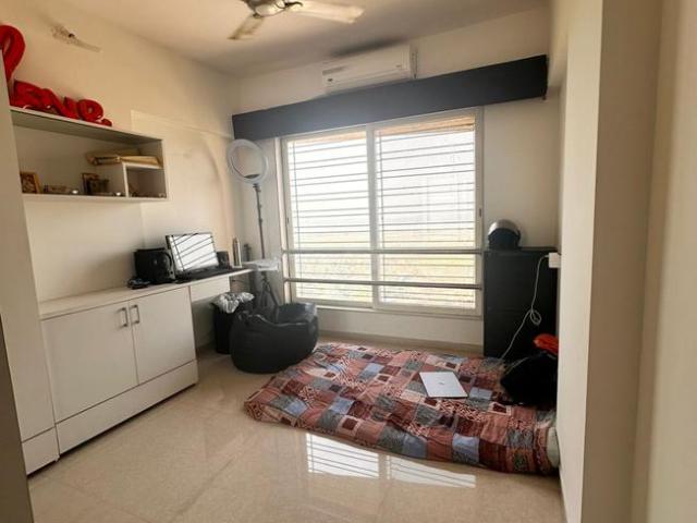 2 BHK Apartment in Malad West for resale Mumbai. The reference number is 20398140