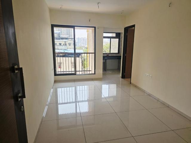 2 BHK Apartment in Malad West for resale Mumbai. The reference number is 20327308