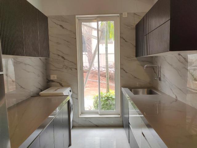 2 BHK Apartment in Malad West for resale Mumbai. The reference number is 20408223