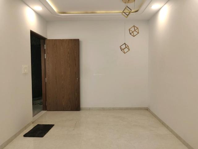 2 BHK Apartment in Malad West for resale Mumbai. The reference number is 20408237