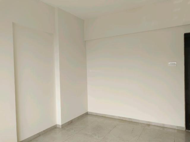 2 BHK Apartment in Malad West for resale Mumbai. The reference number is 20604844