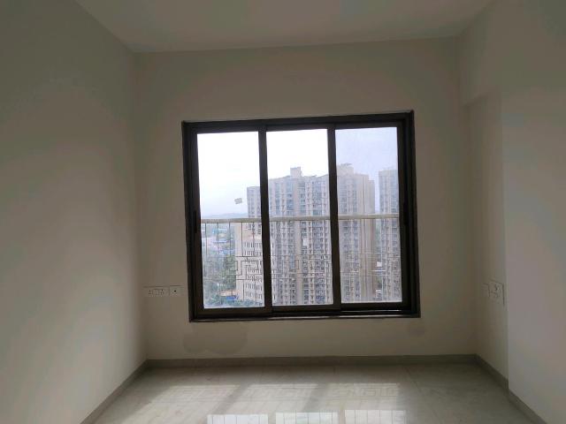2 BHK Apartment in Malad West for resale Mumbai. The reference number is 20604996