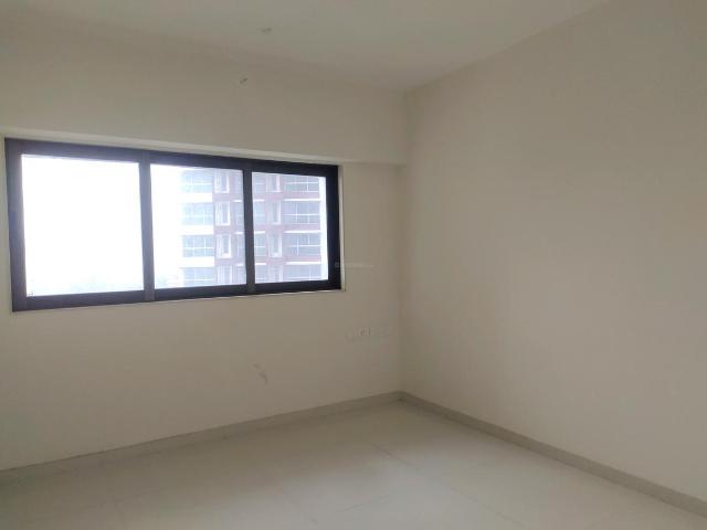 2 BHK Apartment in Malad West for resale Mumbai. The reference number is 20753599