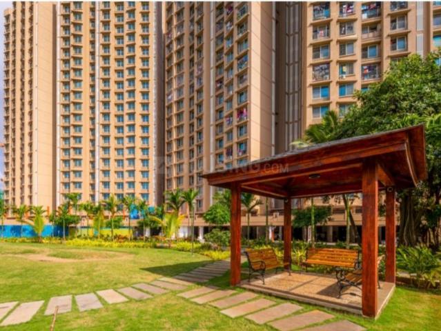 2 BHK Apartment in Malad West for resale Mumbai. The reference number is 20843762