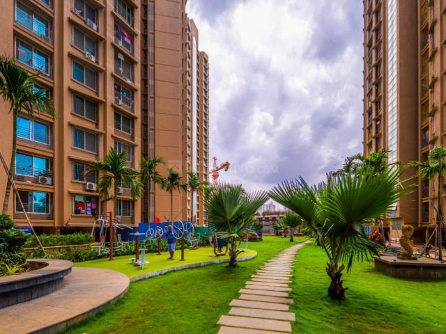 2 BHK Apartment in Malad West for resale Mumbai. The reference number is 20823556