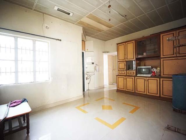 2 BHK Apartment in Maninagar for resale Ahmedabad. The reference number is 19979526