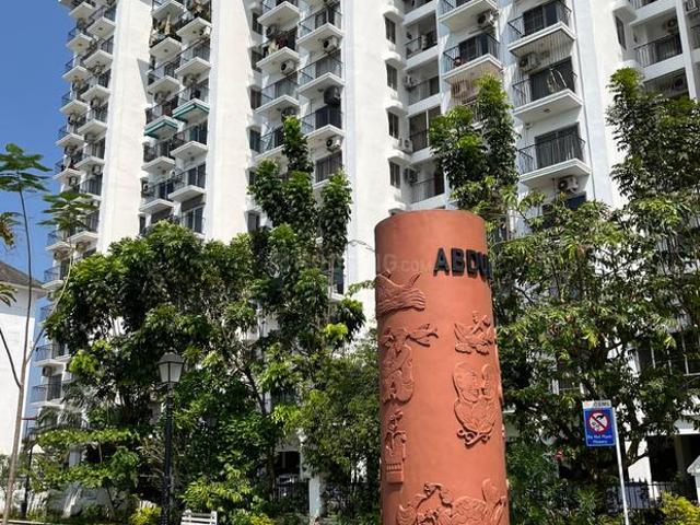 2 BHK Apartment in Marine Drive for resale Kochi. The reference number is 20385577