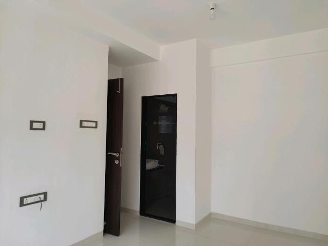 2 BHK Apartment in Mira Road East for resale Mira Bhayandar. The reference number is 13722842