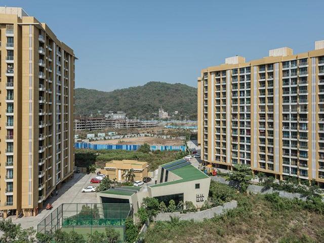2 BHK Apartment in Mira Road East for resale Mumbai. The reference number is 15545725