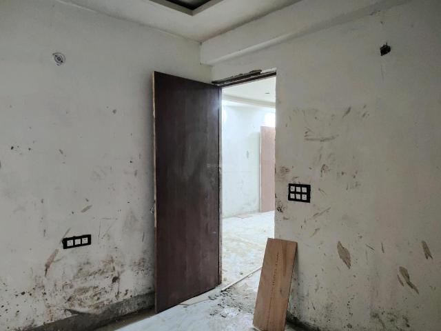 2 BHK Apartment in Noida Extension for resale Greater Noida. The reference number is 18329399