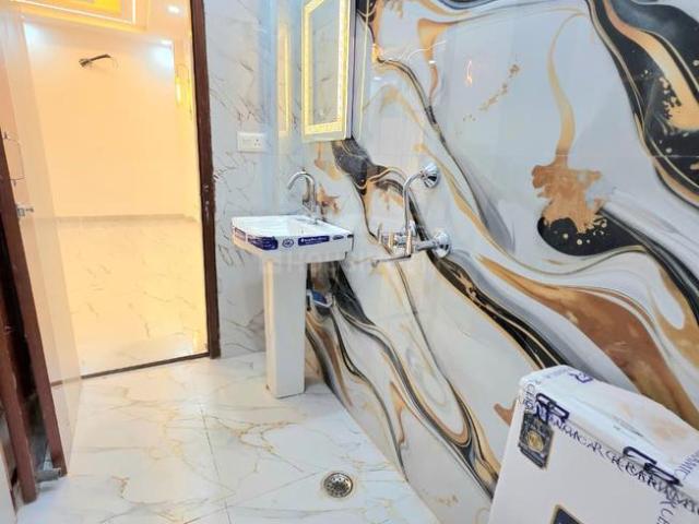 2 BHK Apartment in Noida Extension for resale Greater Noida. The reference number is 19319618