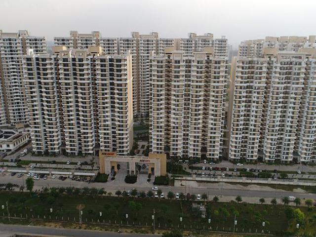 2 BHK Apartment in Noida Extension for resale Greater Noida. The reference number is 19644285