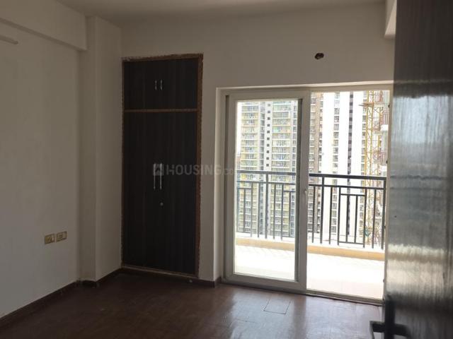 2 BHK Apartment in Noida Extension for resale Greater Noida. The reference number is 19858015