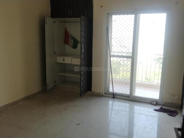 2 BHK Apartment in Noida Extension for resale Greater Noida. The reference number is 19870647