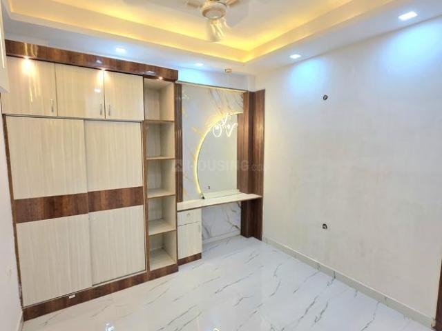 2 BHK Apartment in Lal Kuan for resale Ghaziabad. The reference number is 19954773