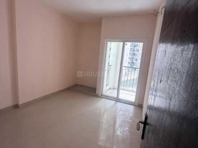 2 BHK Apartment in Noida Extension for resale Greater Noida. The reference number is 19910733