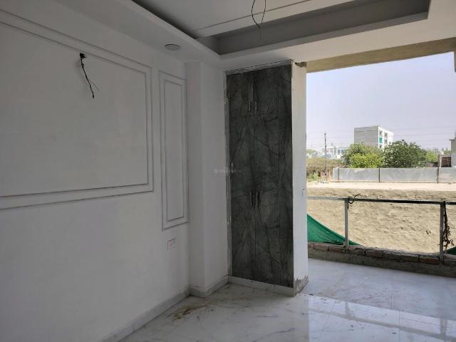 2 BHK Apartment in Noida Extension for resale Greater Noida. The reference number is 20051095