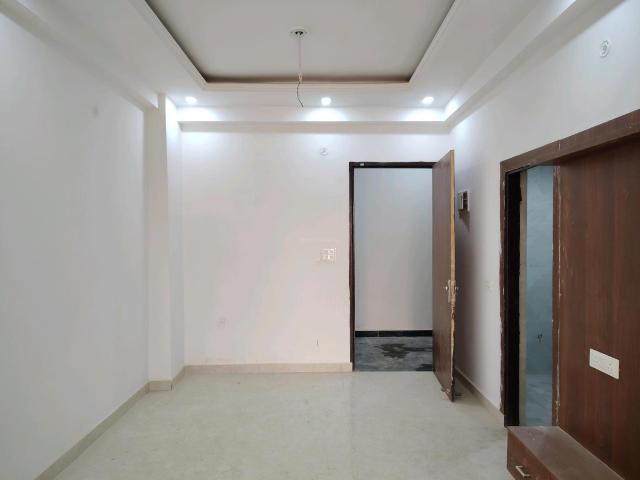 2 BHK Apartment in Noida Extension for resale Greater Noida. The reference number is 20587605