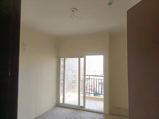 2 BHK Apartment in Noida Extension for resale Greater Noida. The reference number is 20904676