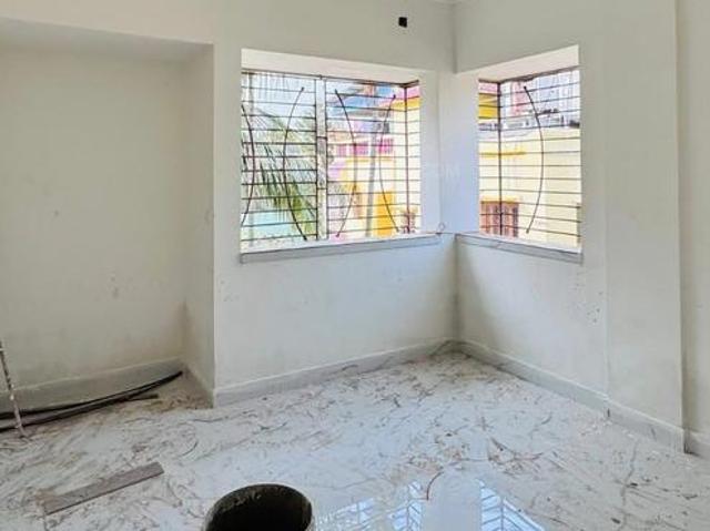 2 BHK Apartment in Naktala for resale Kolkata. The reference number is 19239026