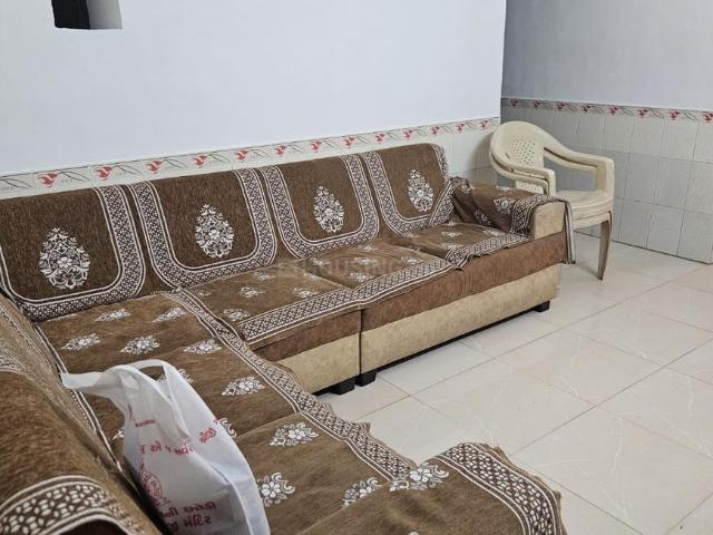 2 BHK Apartment in Naranpura for rent Ahmedabad. The reference number is 20080702