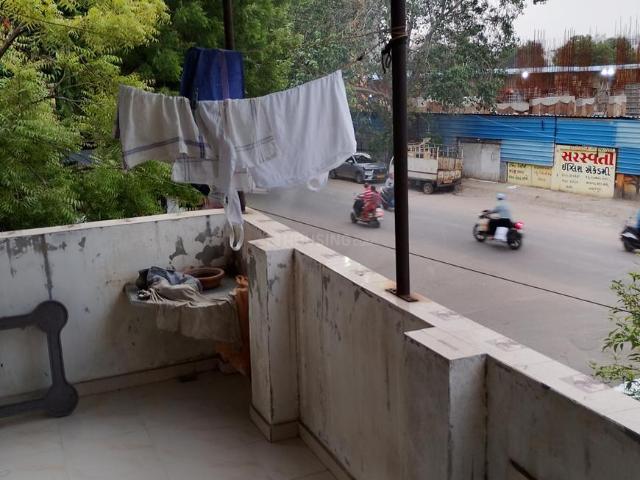 2 BHK Apartment in Naranpura for rent Ahmedabad. The reference number is 20671152