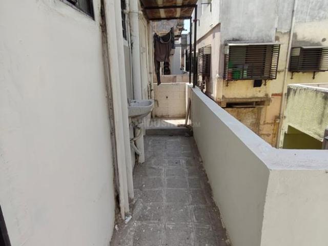 2 BHK Apartment in Naranpura for rent Ahmedabad. The reference number is 20747299