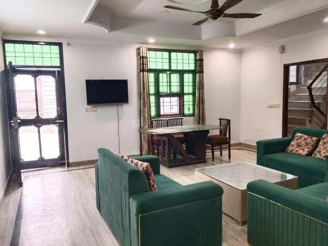 2 BHK Apartment in Neb Sarai for rent New Delhi. The reference number is 19401631