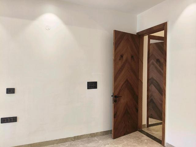 2 BHK Apartment in Southern Peripheral Road for rent Gurgaon. The reference number is 18575610