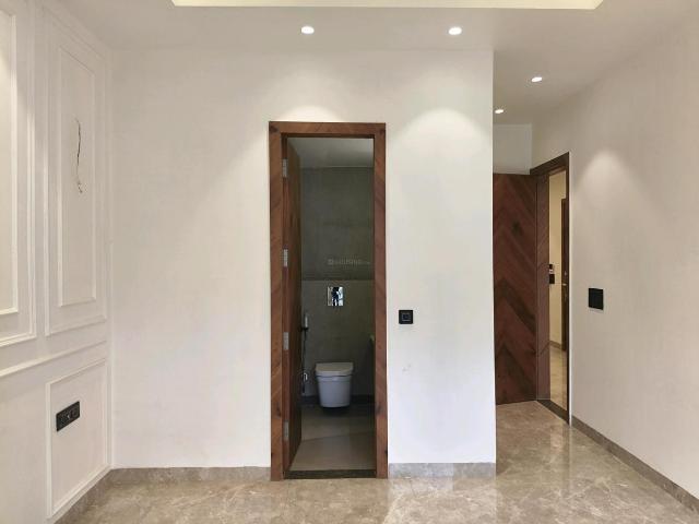 2 BHK Apartment in Southern Peripheral Road for rent Gurgaon. The reference number is 18680779