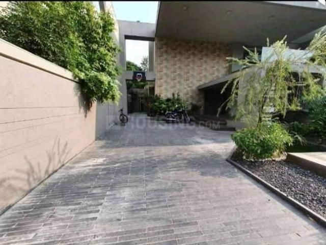 2 BHK Apartment in Sola for rent Ahmedabad. The reference number is 20285302