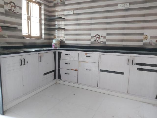 2 BHK Apartment in Satellite for rent Ahmedabad. The reference number is 20410804