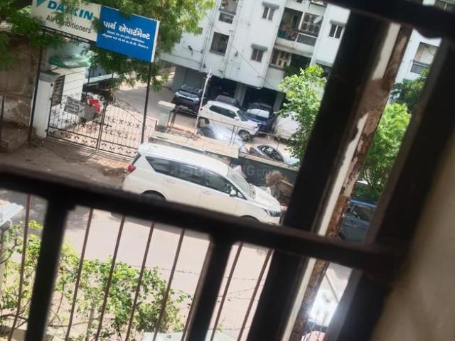 2 BHK Apartment in Satellite for rent Ahmedabad. The reference number is 2603395