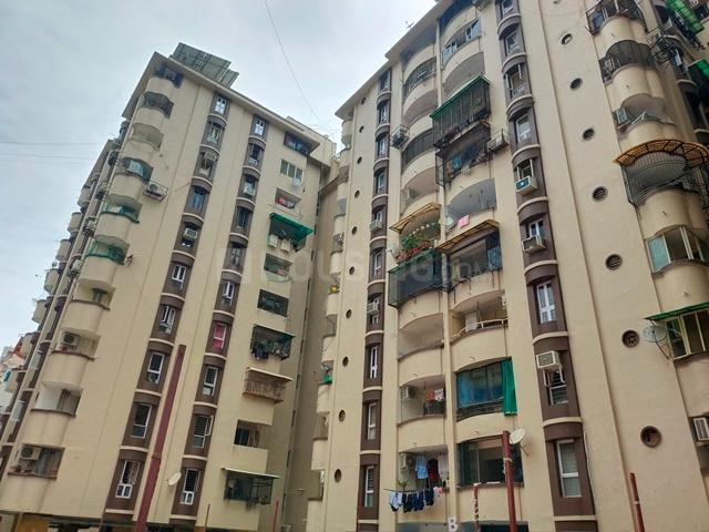 2 BHK Apartment in Satellite for resale Ahmedabad. The reference number is 19763176