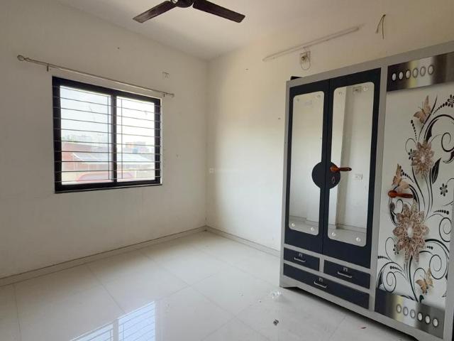 2 BHK Apartment in Sayajiganj for rent Vadodara. The reference number is 20400412