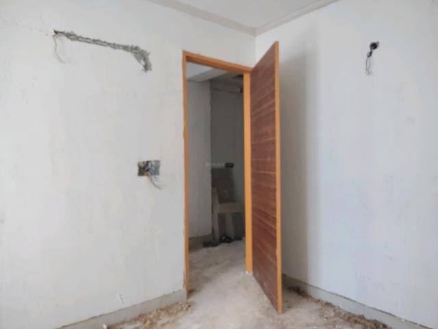 2 BHK Apartment in Sangam Vihar for resale New Delhi. The reference number is 19979869