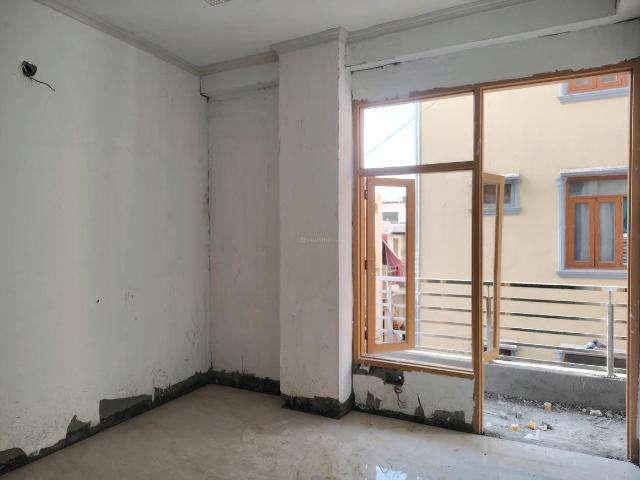 2 BHK Apartment in Sangam Vihar for resale New Delhi. The reference number is 19980062