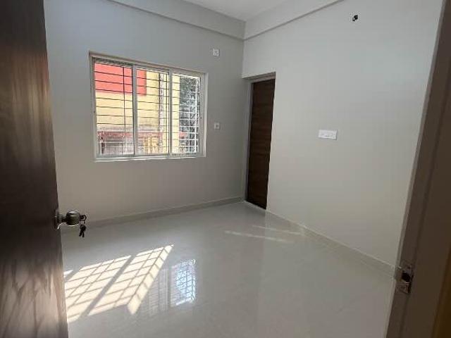 2 BHK Apartment in Santoshpur for resale Kolkata. The reference number is 16014772