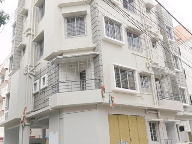 2 BHK Apartment in Santoshpur for resale Kolkata. The reference number is 20434123