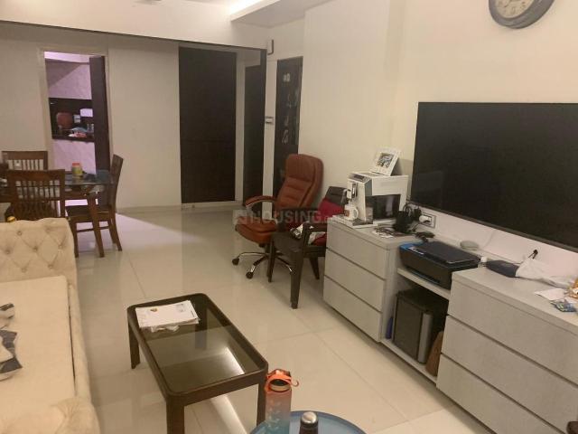 2 BHK Apartment in Santacruz West for resale Mumbai. The reference number is 19773873
