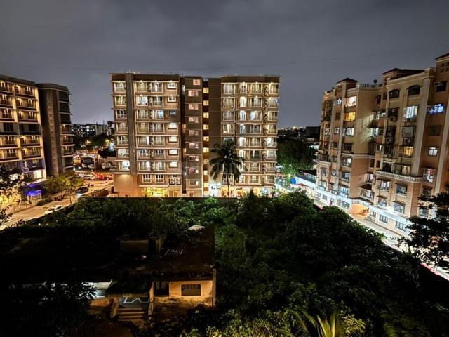 2 BHK Apartment in Santacruz West for resale Mumbai. The reference number is 19949158