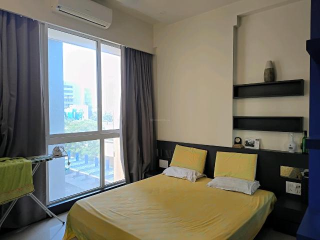 2 BHK Apartment in Santacruz West for resale Mumbai. The reference number is 19276085