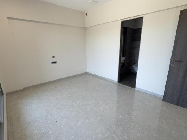 2 BHK Apartment in Santacruz West for resale Mumbai. The reference number is 20316725