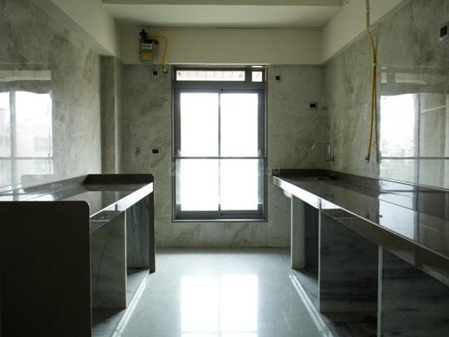 2 BHK Apartment in Santacruz West for resale Mumbai. The reference number is 20393701