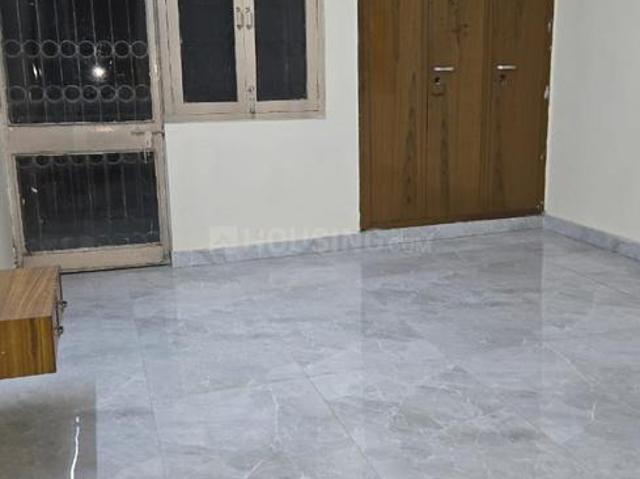 2 BHK Apartment in Sarita Vihar for rent New Delhi. The reference number is 19303859